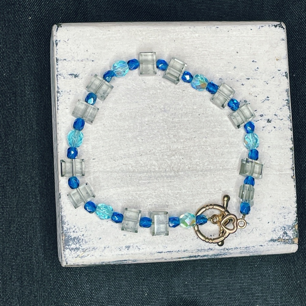 4039u. Blue Glass Handmade Bracelet